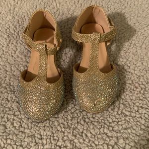 Toddlers dress shoes.